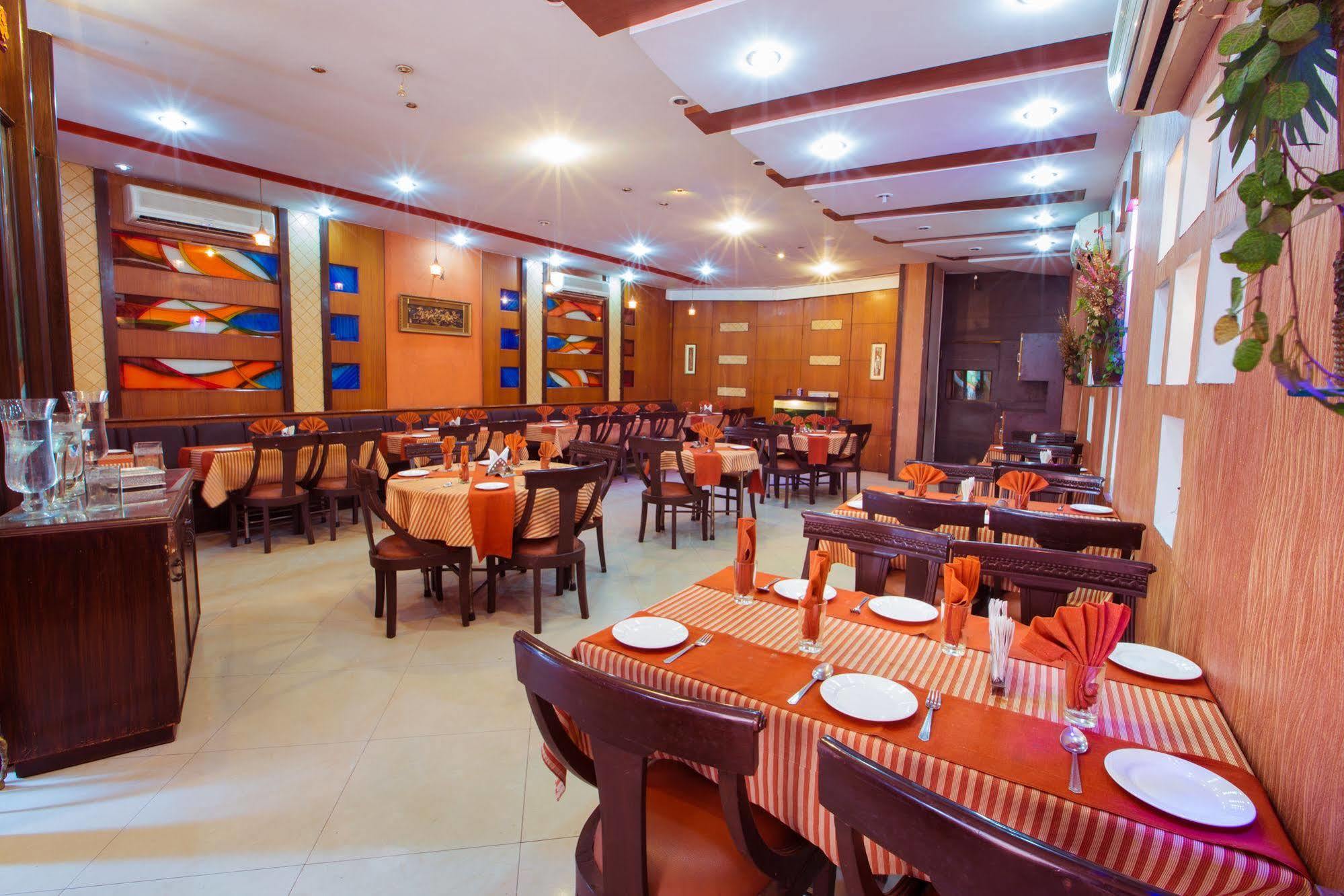 Hotel Narula'S Aurrum Amritsar Exterior foto